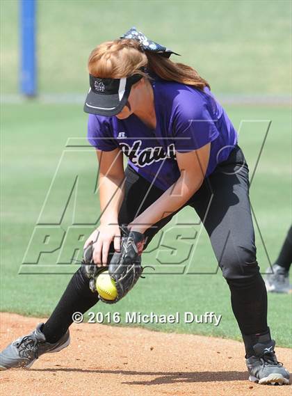 Thumbnail 1 in Selma vs. Mission Oak (CIF Central Section Division IV Final) photogallery.