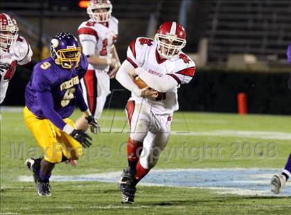Thumbnail 2 in Tarboro vs. Newton-Conover (NCHSAA 2-A Football Final) photogallery.