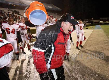 Thumbnail 3 in Tarboro vs. Newton-Conover (NCHSAA 2-A Football Final) photogallery.