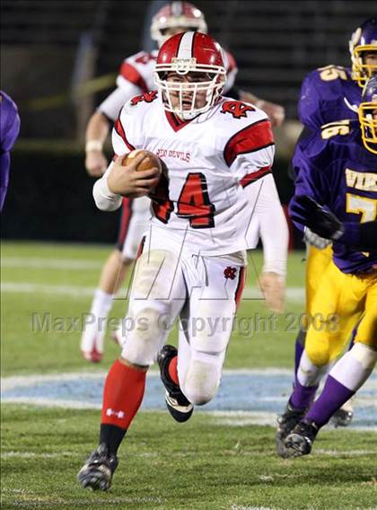 Thumbnail 3 in Tarboro vs. Newton-Conover (NCHSAA 2-A Football Final) photogallery.