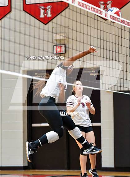 Thumbnail 2 in Jefferson vs. Henderson photogallery.