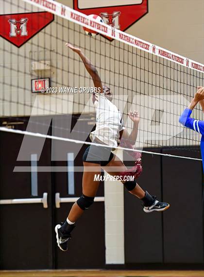 Thumbnail 2 in Jefferson vs. Henderson photogallery.