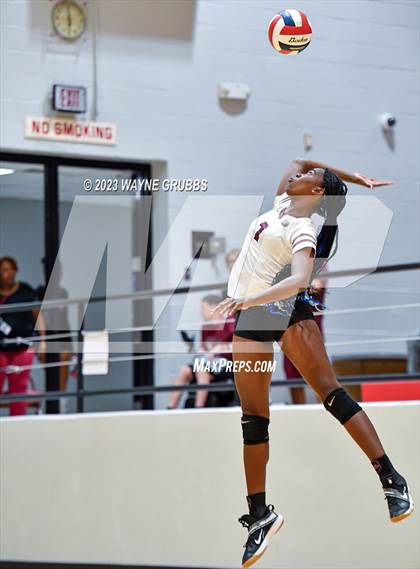 Thumbnail 2 in Jefferson vs. Henderson photogallery.