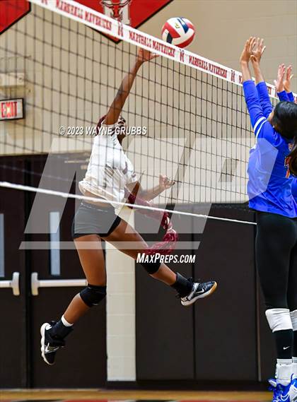 Thumbnail 3 in Jefferson vs. Henderson photogallery.