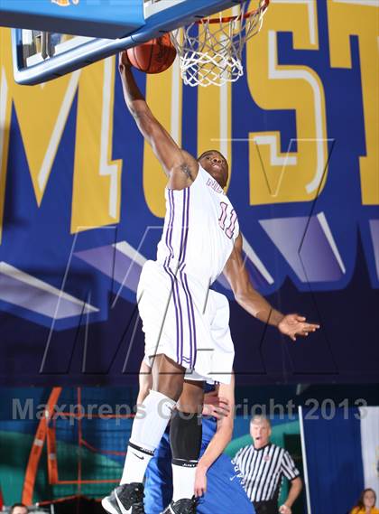 Thumbnail 2 in Middletown vs New Rochelle (Hoops For A Cure Extravaganza) photogallery.