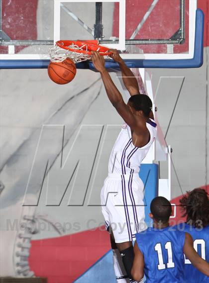 Thumbnail 3 in Middletown vs New Rochelle (Hoops For A Cure Extravaganza) photogallery.