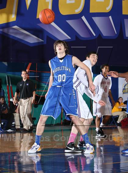 Thumbnail 3 in Middletown vs New Rochelle (Hoops For A Cure Extravaganza) photogallery.