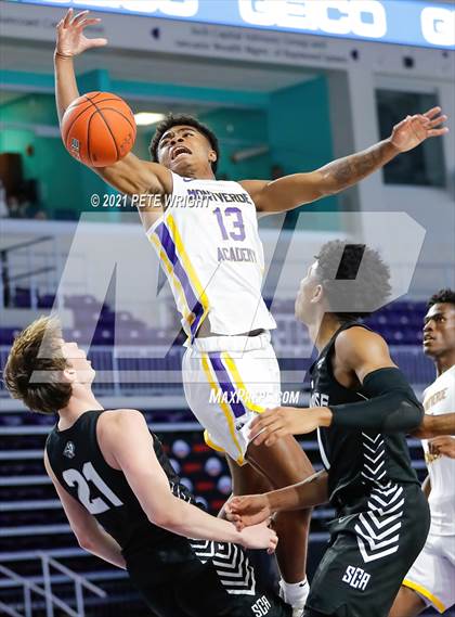 Thumbnail 3 in Montverde Academy vs. Sunrise (Geico Nationals) photogallery.
