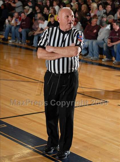 Thumbnail 2 in Norris City-Omaha-Enfield vs. Sesser-Valier (IHSA Class 1A Regional Championship) photogallery.