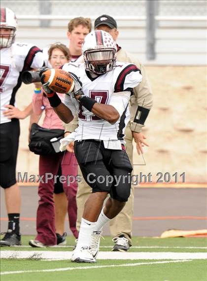 Thumbnail 3 in Poteet vs. Whitehouse (4A Division 2 Region 2 Area Playoffs) photogallery.