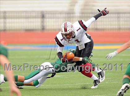 Thumbnail 3 in Poteet vs. Whitehouse (4A Division 2 Region 2 Area Playoffs) photogallery.