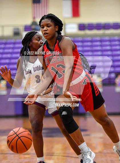Thumbnail 2 in Waskom vs. Hughes Springs (UIL 3A Region 2 Bi-District Playoff) photogallery.