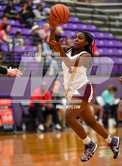 Thumbnail 2 in Waskom vs. Hughes Springs (UIL 3A Region 2 Bi-District Playoff) photogallery.