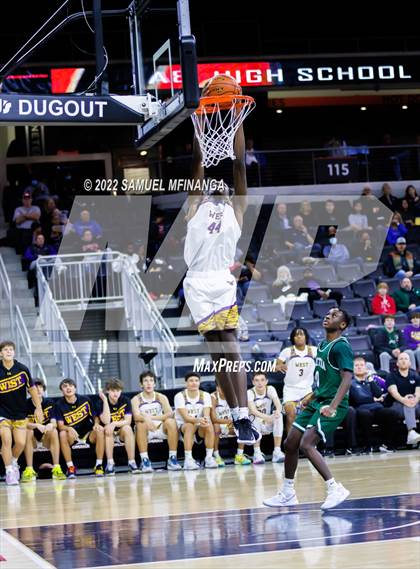 Thumbnail 3 in Bellevue West vs. Gretna photogallery.