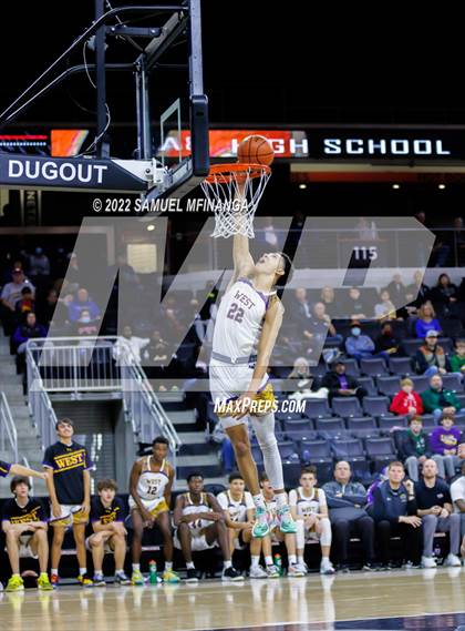 Thumbnail 2 in Bellevue West vs. Gretna photogallery.
