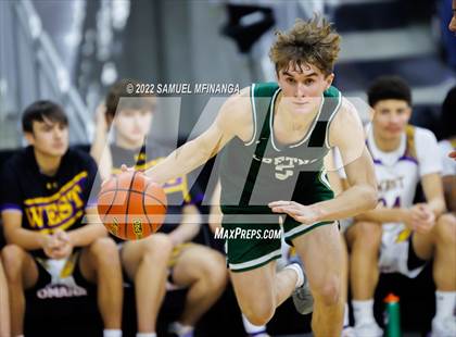Thumbnail 1 in Bellevue West vs. Gretna photogallery.