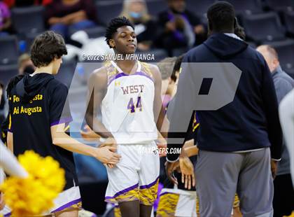 Thumbnail 3 in Bellevue West vs. Gretna photogallery.