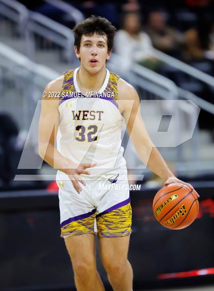 Thumbnail 3 in Bellevue West vs. Gretna photogallery.