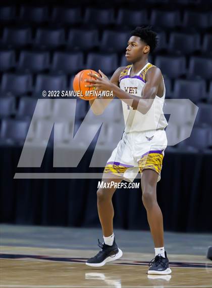 Thumbnail 2 in Bellevue West vs. Gretna photogallery.