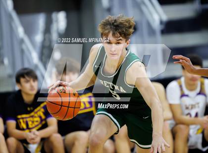 Thumbnail 2 in Bellevue West vs. Gretna photogallery.
