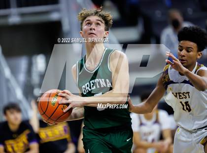 Thumbnail 1 in Bellevue West vs. Gretna photogallery.