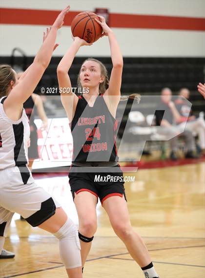 Thumbnail 3 in Liberty Union vs Circleville  photogallery.