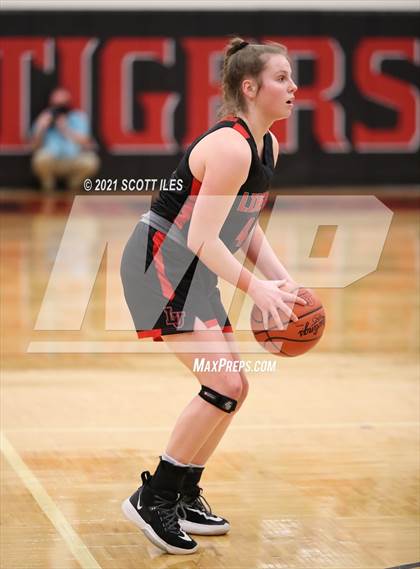 Thumbnail 3 in Liberty Union vs Circleville  photogallery.