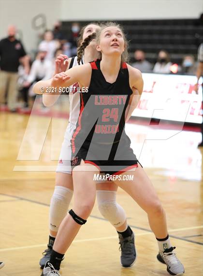 Thumbnail 2 in Liberty Union vs Circleville  photogallery.