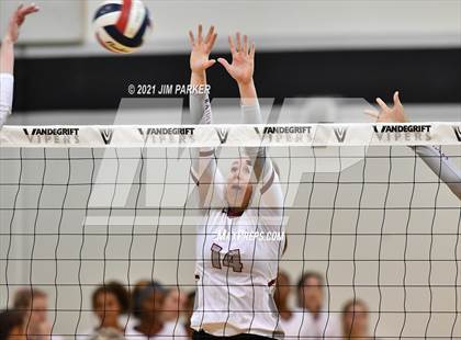 Thumbnail 3 in Rouse @ Vandegrift photogallery.