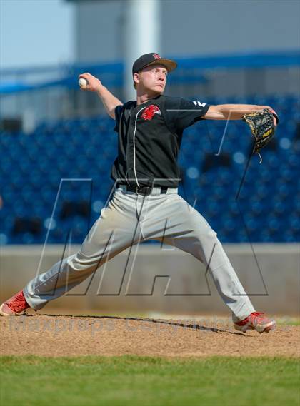 Thumbnail 3 in Libertyville v. Maine South (IHSA Class 4A Super-Sectional Final) photogallery.