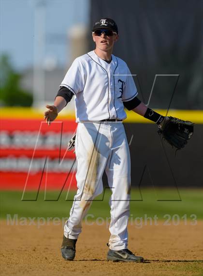 Thumbnail 1 in Libertyville v. Maine South (IHSA Class 4A Super-Sectional Final) photogallery.