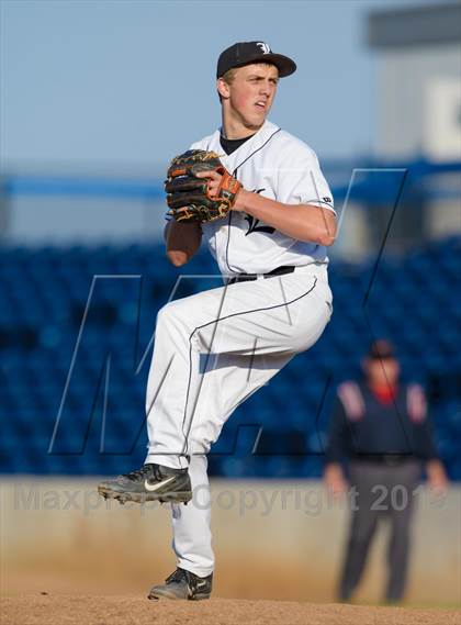 Thumbnail 2 in Libertyville v. Maine South (IHSA Class 4A Super-Sectional Final) photogallery.