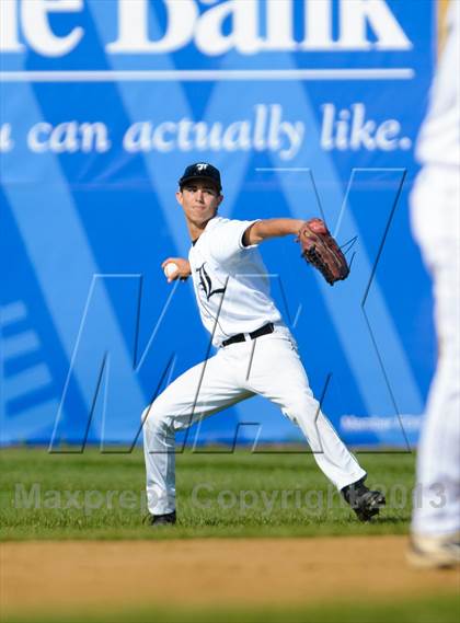 Thumbnail 1 in Libertyville v. Maine South (IHSA Class 4A Super-Sectional Final) photogallery.