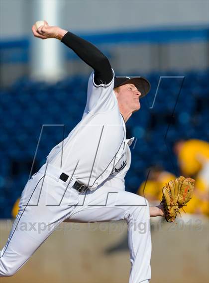 Thumbnail 3 in Libertyville v. Maine South (IHSA Class 4A Super-Sectional Final) photogallery.