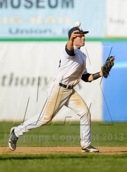 Thumbnail 2 in Libertyville v. Maine South (IHSA Class 4A Super-Sectional Final) photogallery.