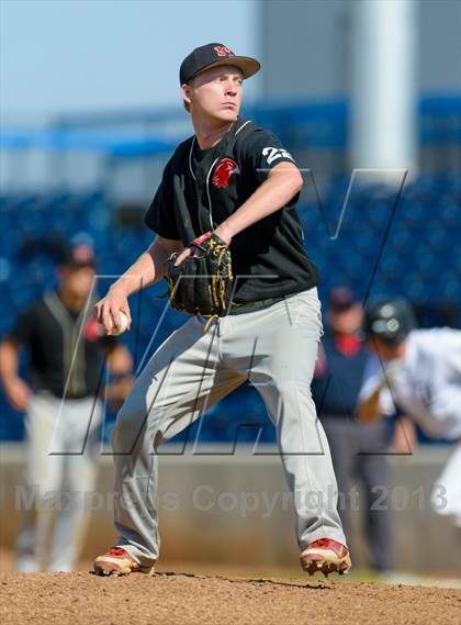 Thumbnail 3 in Libertyville v. Maine South (IHSA Class 4A Super-Sectional Final) photogallery.