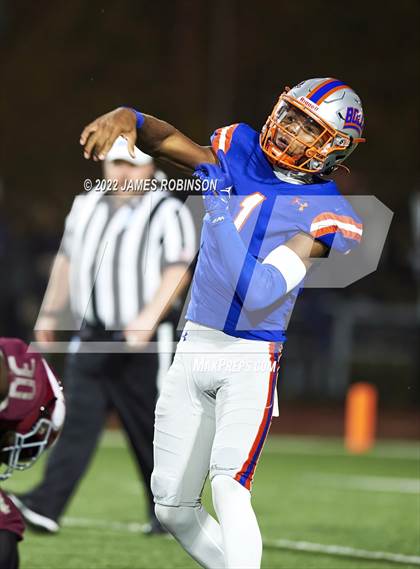 Thumbnail 2 in Raines vs Bolles (FHSAA 2M Regional Final) photogallery.