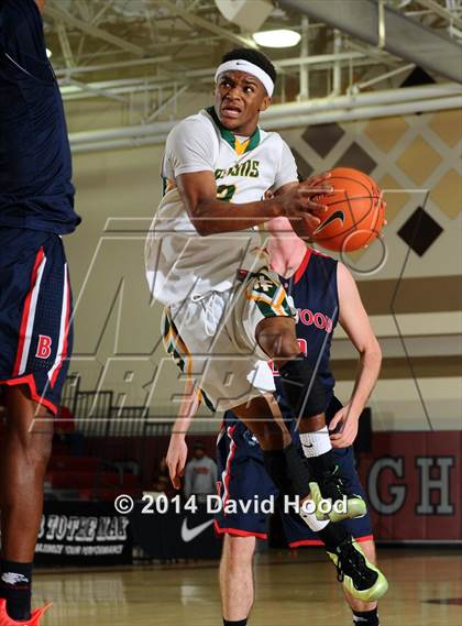 Thumbnail 2 in Brentwood School vs. Foss (MaxPreps Holiday Classic) photogallery.