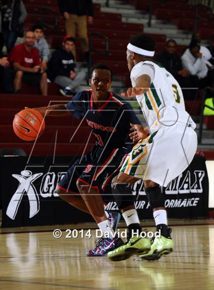 Thumbnail 2 in Brentwood School vs. Foss (MaxPreps Holiday Classic) photogallery.