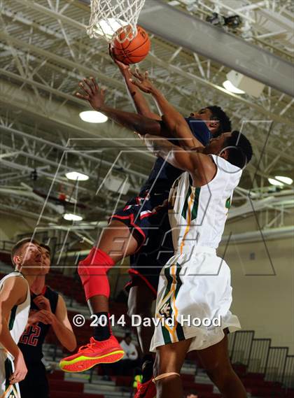 Thumbnail 3 in Brentwood School vs. Foss (MaxPreps Holiday Classic) photogallery.
