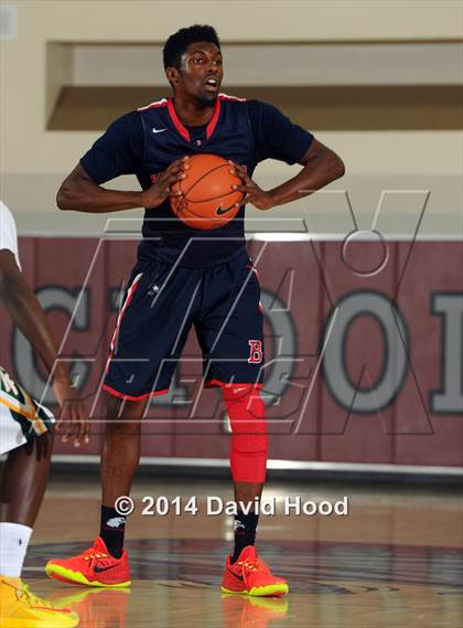 Thumbnail 3 in Brentwood School vs. Foss (MaxPreps Holiday Classic) photogallery.