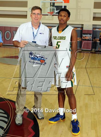 Thumbnail 3 in Brentwood School vs. Foss (MaxPreps Holiday Classic) photogallery.