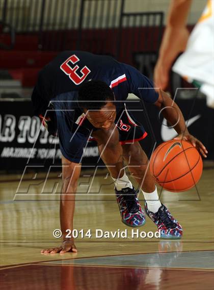 Thumbnail 3 in Brentwood School vs. Foss (MaxPreps Holiday Classic) photogallery.