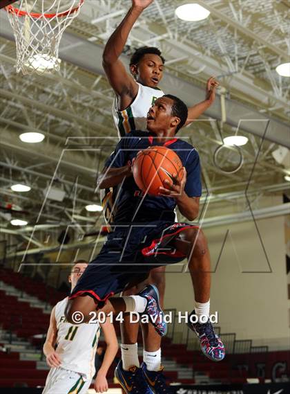 Thumbnail 2 in Brentwood School vs. Foss (MaxPreps Holiday Classic) photogallery.