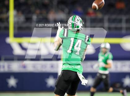 Thumbnail 2 in Westlake vs. Southlake Carroll (UIL 6A Division 1 Final) photogallery.