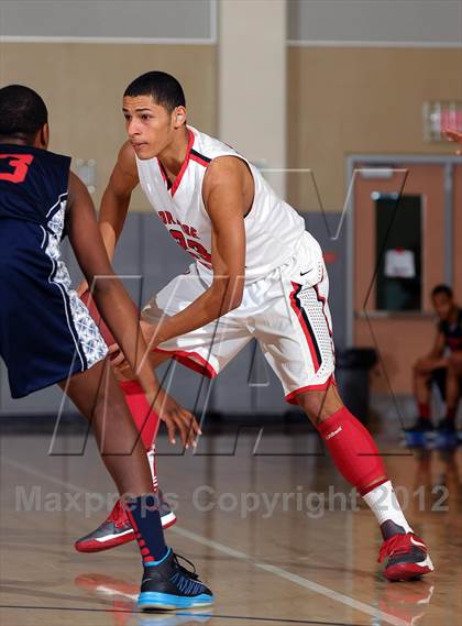 Thumbnail 1 in Leuzinger vs. Orange Lutheran (MaxPreps Holiday Classic) photogallery.