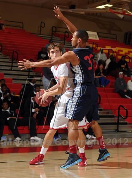 Thumbnail 3 in Leuzinger vs. Orange Lutheran (MaxPreps Holiday Classic) photogallery.