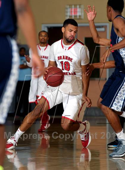 Thumbnail 2 in Leuzinger vs. Orange Lutheran (MaxPreps Holiday Classic) photogallery.