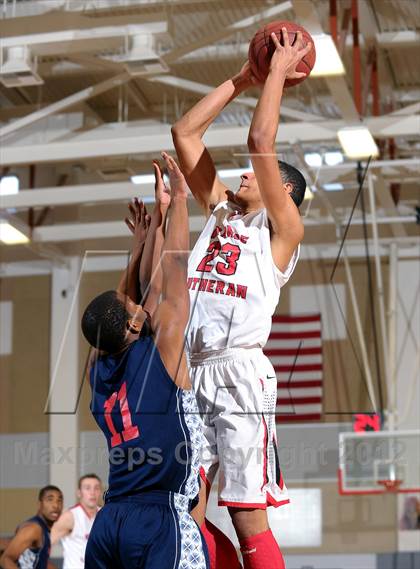 Thumbnail 3 in Leuzinger vs. Orange Lutheran (MaxPreps Holiday Classic) photogallery.