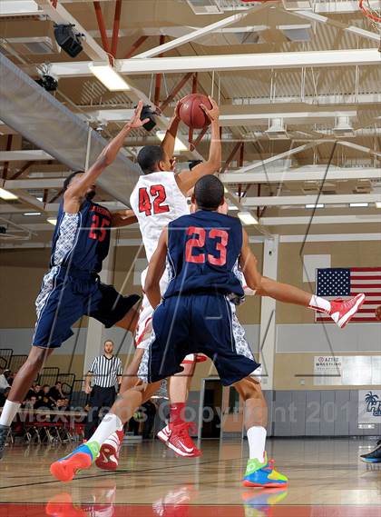 Thumbnail 2 in Leuzinger vs. Orange Lutheran (MaxPreps Holiday Classic) photogallery.